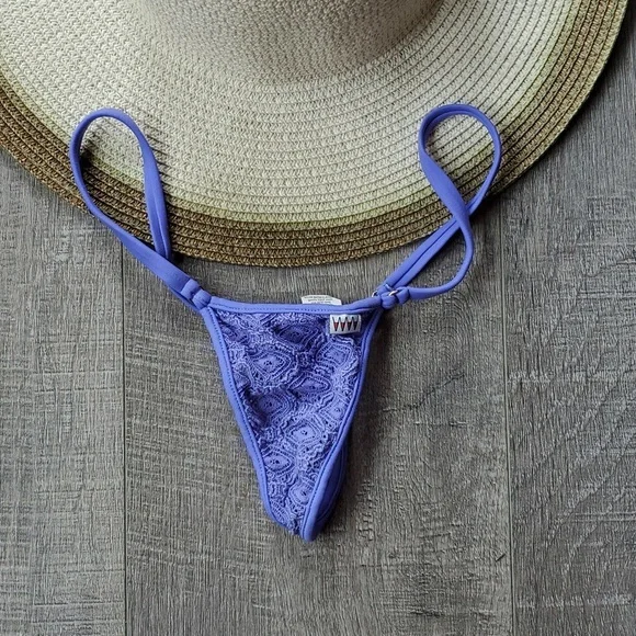 Diamond Lace Wicked Weasel rare-vintage thong bikini. Top: XS, Bottoms: large - Picture 5 of 9